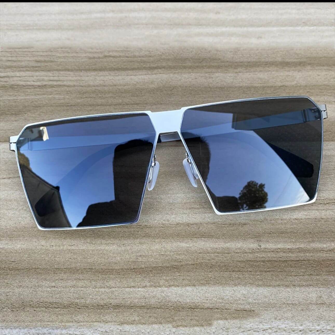 TITAN EDGE – The Screwless Steel Statement